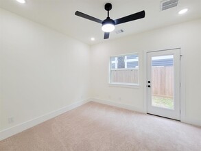 4971 Brinkman St in Houston, TX - Building Photo - Building Photo