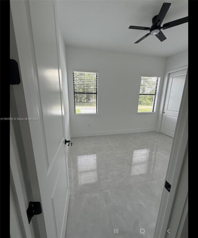 2807 Leeland Heights Blvd in Lehigh Acres, FL - Building Photo - Building Photo