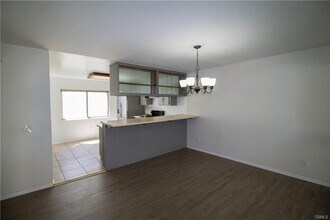 6204 1/2 Shoup Ave in Los Angeles, CA - Building Photo - Building Photo