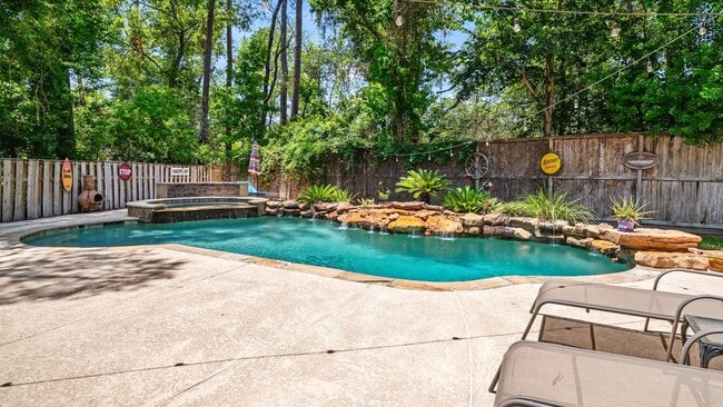 property at 18 Cloud Bank Pl