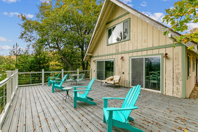 27687 N Bay Rd in Lake Arrowhead, CA - Building Photo - Building Photo