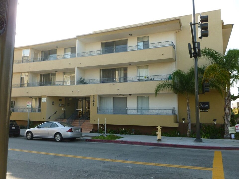 141 N Kenwood St in Glendale, CA - Building Photo