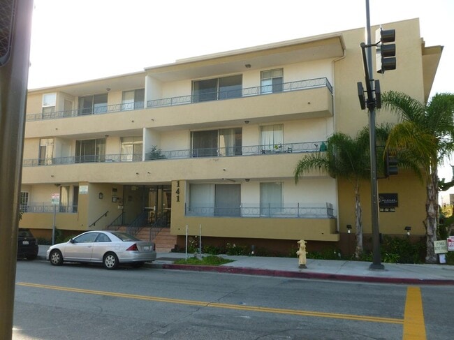 property at 141 N Kenwood St