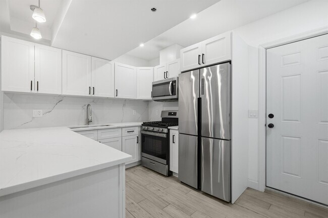 1012 Palisade Ave in Union City, NJ - Building Photo - Building Photo