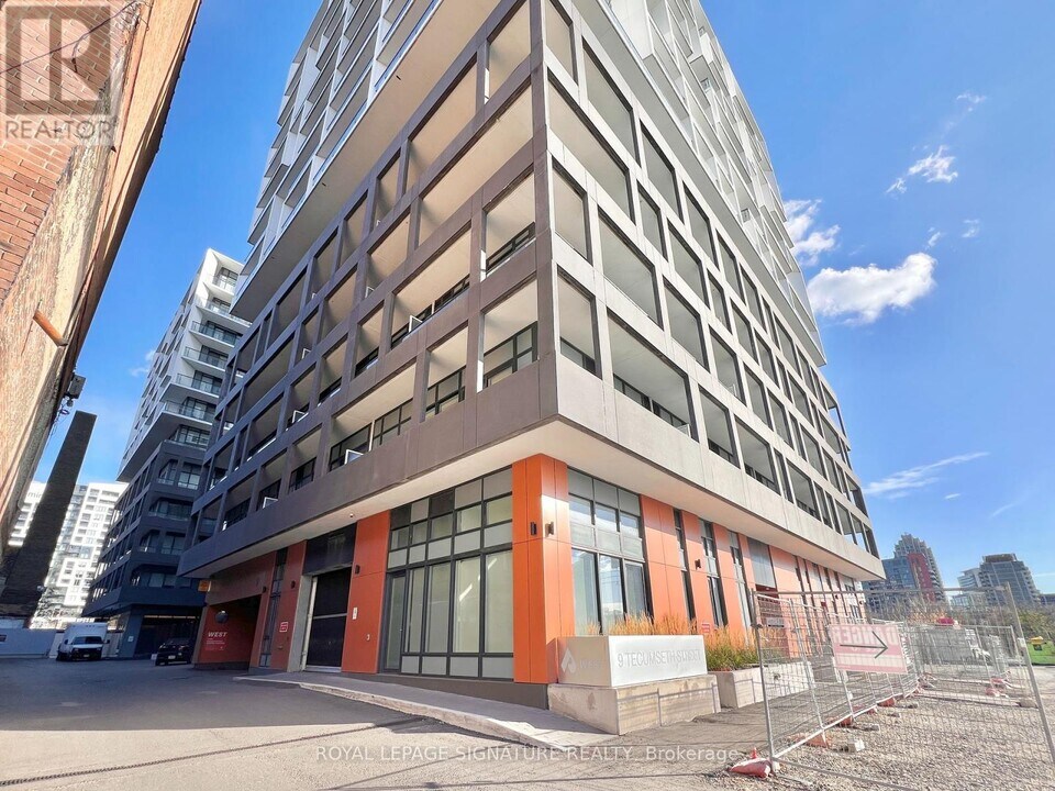 9-709 Tecumseth St. in Toronto, ON - Building Photo