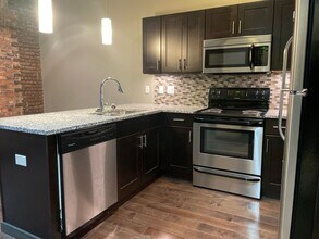 110 Walton St in Syracuse, NY - Foto de edificio - Building Photo