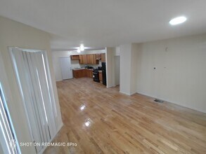 105 Easton Ave, Unit 1 in Waterbury, CT - Foto de edificio - Building Photo