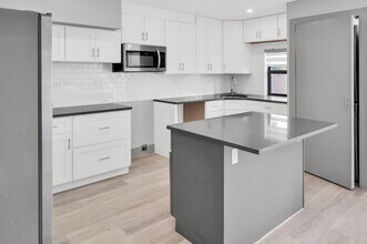 9123 NW 38th Dr in Coral Springs, FL - Building Photo - Building Photo