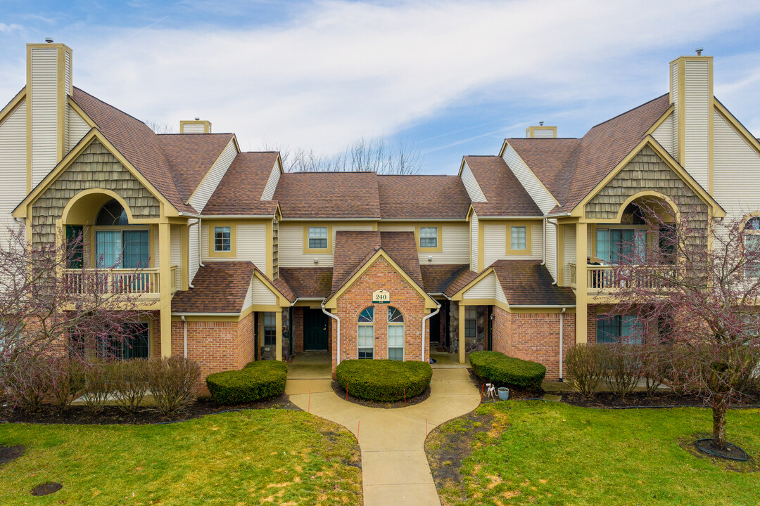 Brookwood Farms Apartments in South Lyon, MI - Foto de edificio