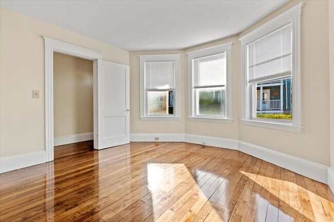 52 Roslyn St in Salem, MA - Foto de edificio - Building Photo