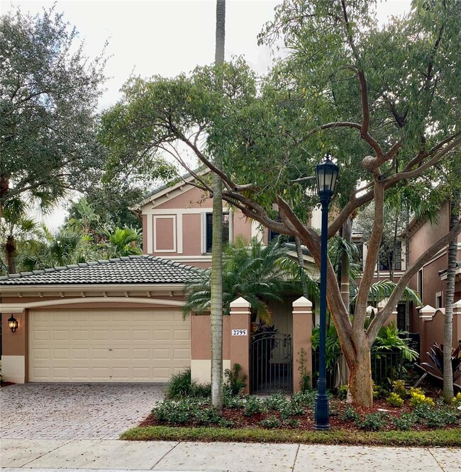 property at 2795 Kinsington Cir