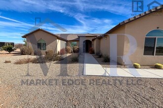 14238 E Morning Vista Ln in Scottsdale, AZ - Foto de edificio - Building Photo