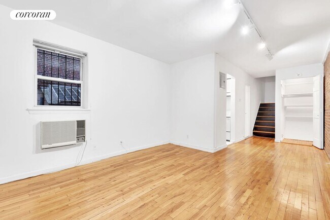 53 W 76th St in New York, NY - Building Photo - Building Photo