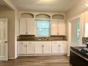 106 Regina St in San Antonio, TX - Building Photo - Building Photo