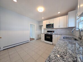 9 New Hampshire Ave, Unit 3 in Somerville, MA - Foto de edificio - Building Photo