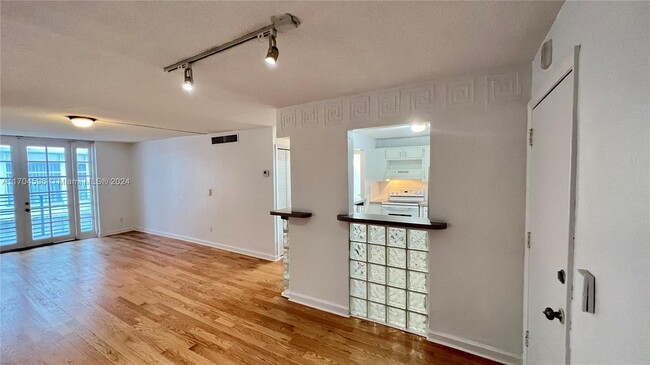 1754 Meridian Ave in Miami Beach, FL - Foto de edificio - Building Photo
