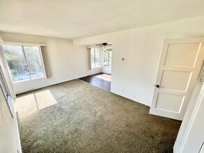 219 Granada Ave in Long Beach, CA - Building Photo - Building Photo