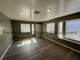 326 Beardsley Ave in Bakersfield, CA - Building Photo