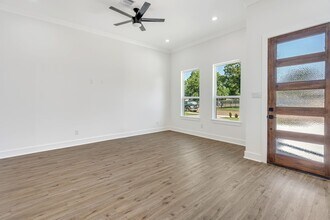 5642 Hirondel in Houston, TX - Building Photo - Building Photo