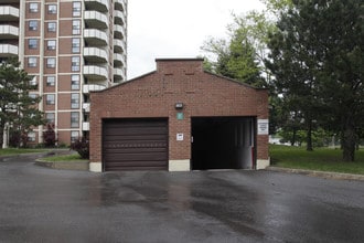 Bayview Towers in Toronto, ON - Building Photo - Building Photo