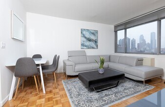 271 W 47th St in New York, NY - Building Photo - Building Photo