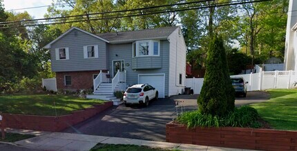 247 Bellerose Ave in East Northport, NY - Building Photo - Building Photo