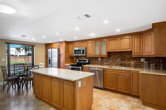 822 NE 25th Ave in Hallandale Beach, FL - Building Photo - Building Photo