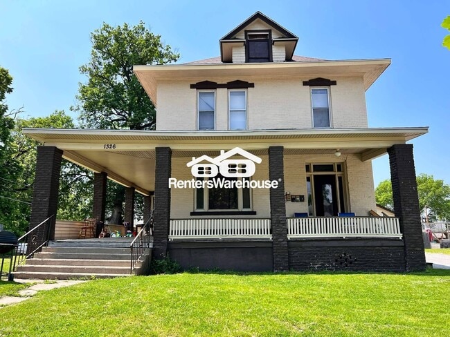 property at 1326 E 9th St