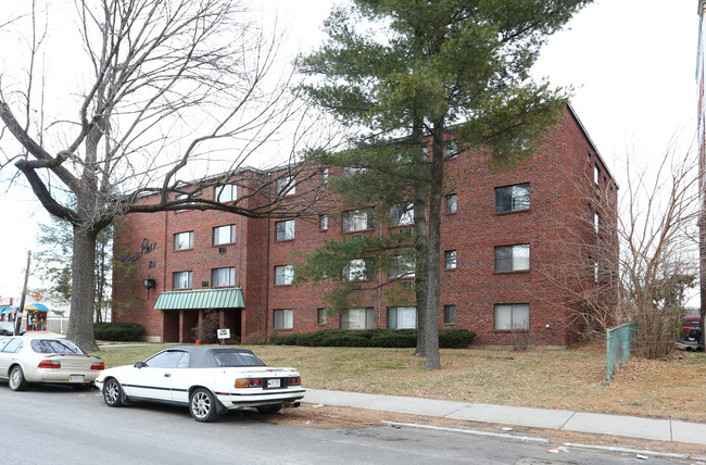 590 Wethersfield Ave in Hartford, CT - Foto de edificio - Building Photo