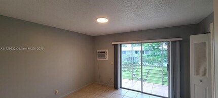 125 Canterbury E in West Palm Beach, FL - Building Photo - Building Photo