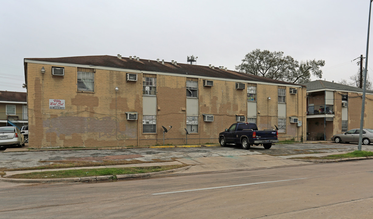 Villa Del Sol Apartments in Houston, TX - Building Photo