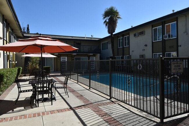 7350 Kester Ave in Los Angeles, CA - Building Photo - Building Photo