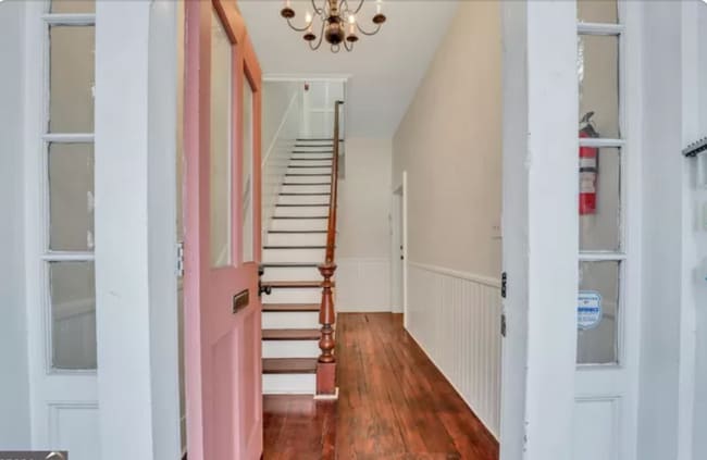 112 W Henry St, Unit Henry Street Upstairs