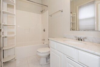 454 E 8th St, Unit 3 in Boston, MA - Foto de edificio - Building Photo