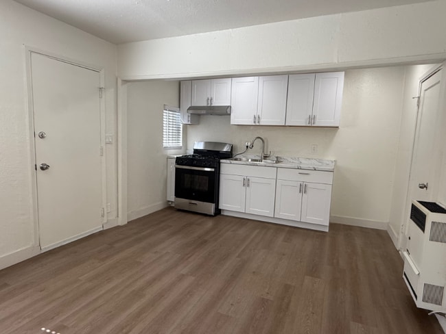 2305 Lemon Ave