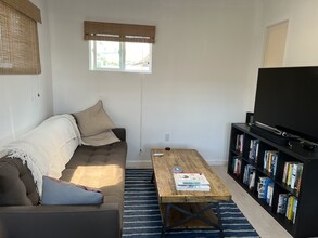 602 Victoria Ave, Unit #B in Venice, CA - Building Photo - Building Photo
