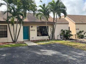 5202 Nutmeg Dr in Palm Beach Gardens, FL - Building Photo - Building Photo