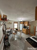 19 Warwick Rd, Unit 2 in Watertown, MA - Building Photo