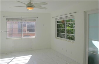 1125 Meridian Ave-Unit -4-1125 in Miami Beach, FL - Building Photo - Building Photo