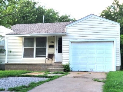 property at 1701 E Oak Ave