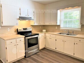 812 E John St in Matthews, NC - Building Photo - Building Photo