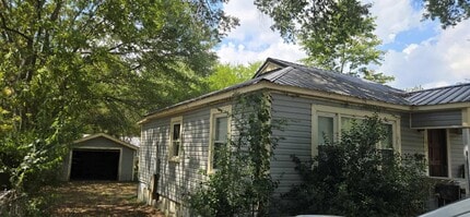 612 Ledford St in Weaver, AL - Foto de edificio - Building Photo