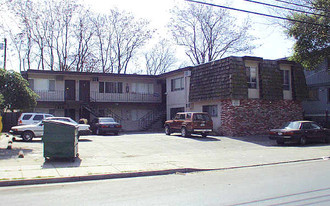 Oak Street Apartments