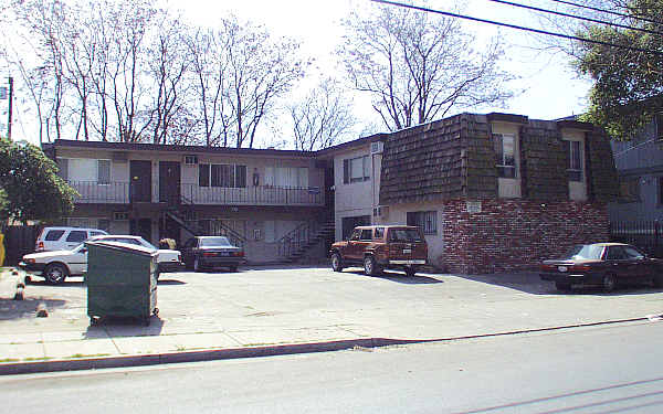 Oak Street Apartments in Stockton, CA - Building Photo