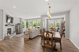 798 N Greenway Dr in Westlake, OH - Foto de edificio - Building Photo