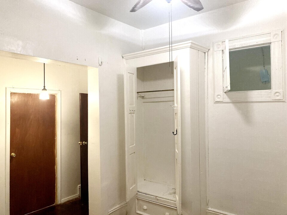 70 Weirfield St in Brooklyn, NY - Building Photo
