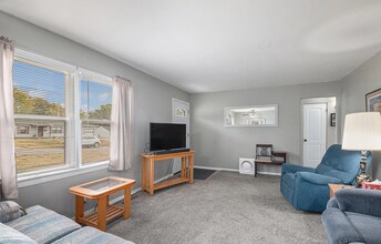 520 S 70th St in Omaha, NE - Foto de edificio - Building Photo