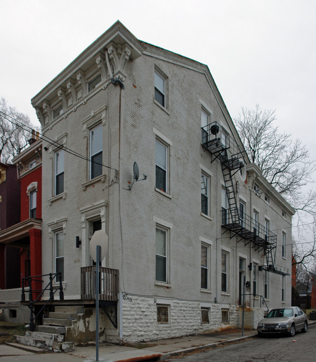 215 Fosdick St in Cincinnati, OH - Building Photo