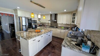 385 Allentown Rd in Parsippany Troy Hills, NJ - Building Photo - Building Photo