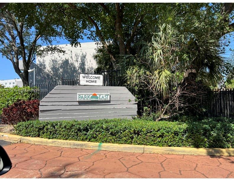 10 NW 87th Ave in Miami, FL - Building Photo